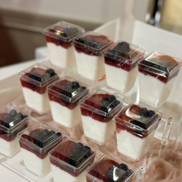 **RENT** 3-Tier Acrylic Cupcake Display Stand ~ Clear - Image 3
